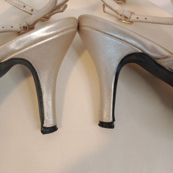 ANDIAMO Gold Double Strap Dressy Open Toe Women 3" Heels Size 7M - Picture 12 of 14